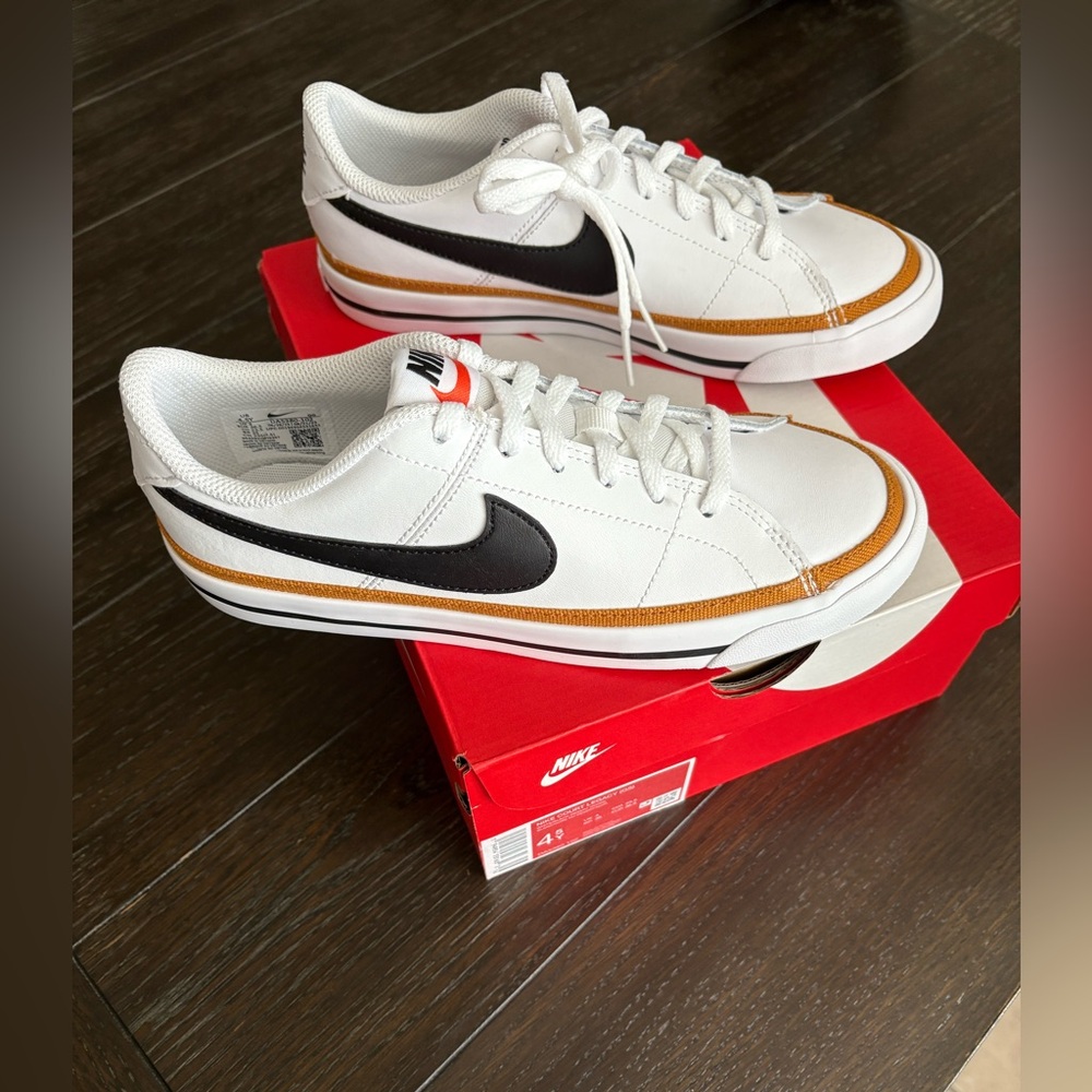 brand new NIKE COURT LEGACY.